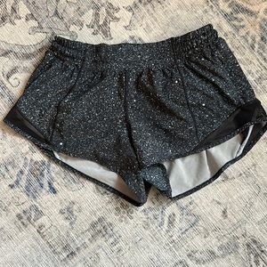 Lululemon Hotty hot low-rise lined short 2.5”